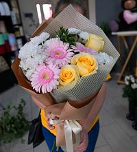 Букет цветов из:  Герберы, Розы и Хризантемы в Шимске