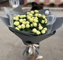 Букет Белые кустовые розы Солинеро в Шимске