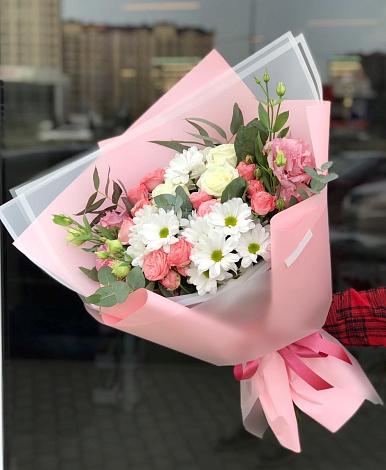 Букет цветов из: Розы, Лизиантусы и Хризантемы в Шимске